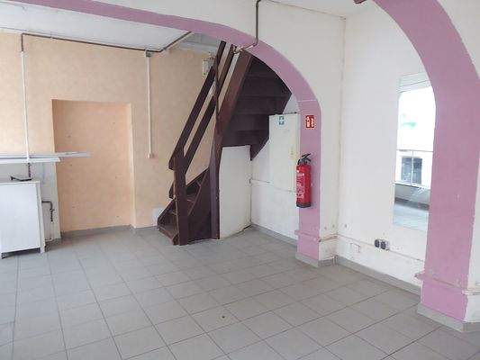 Ladenraum mit Treppe ins OG