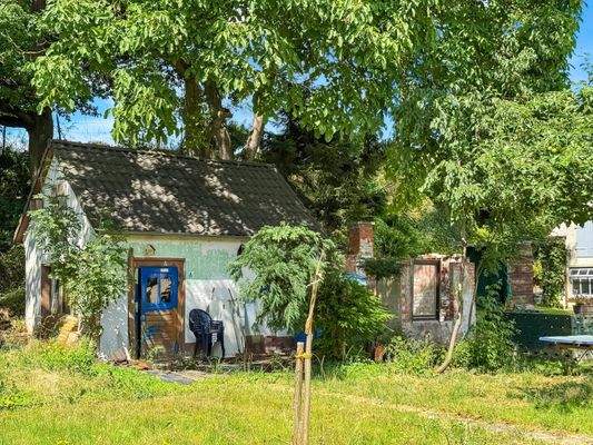 Massives Gartenhäuschen