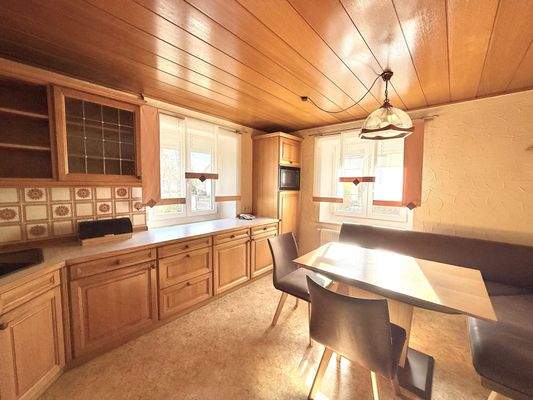 Küche mit Essbereich