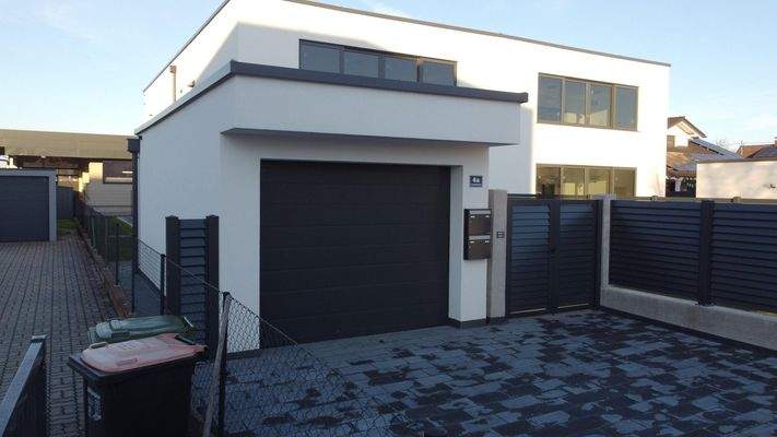 Garage mit 2 PKW Stellpätzen