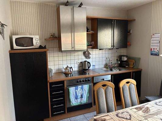 Küche mit Einbauküche