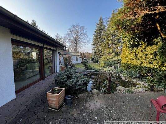 Blick von der Terrasse zur Teichlandschaft