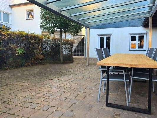 Überdacht, großzügig und zu jeder Jahreszeit nutzbar