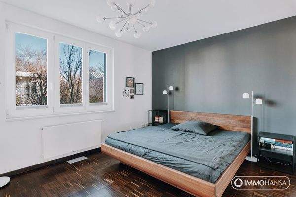 Großzügiges Schlafzimmer OG