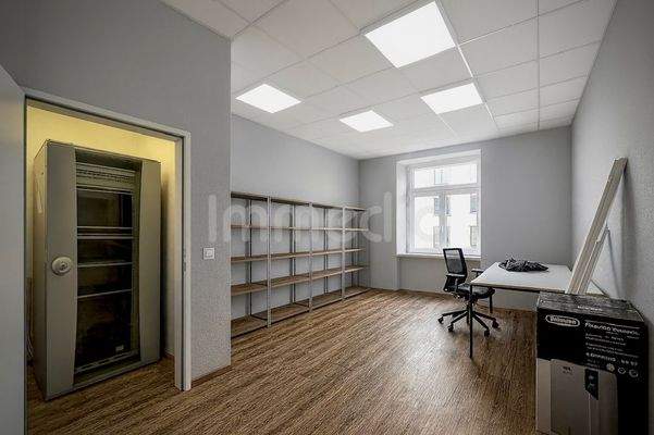 Aufnahme des Angebots - KI retuschiert