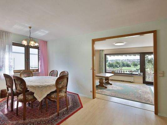 Essbereich und Wohnzimmer