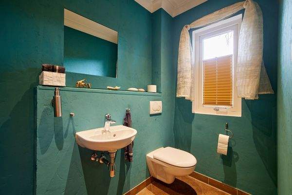 Gäste-WC mit Fenster