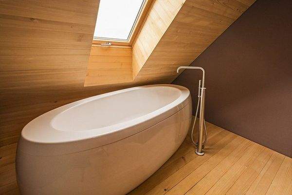 Dornbach Masterbad Badewanne/DG