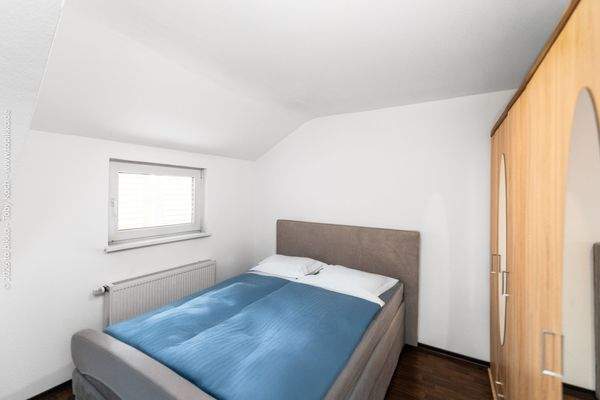 Hinterhaus - Wohnung DG Schlafzimmer