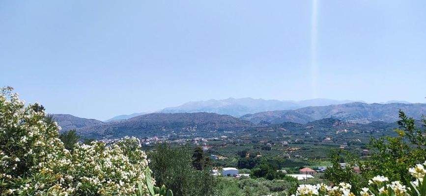 Kreta, Daratsos: Grundstück in ruhiger Lage neben der Stadt Chania zu verkaufen