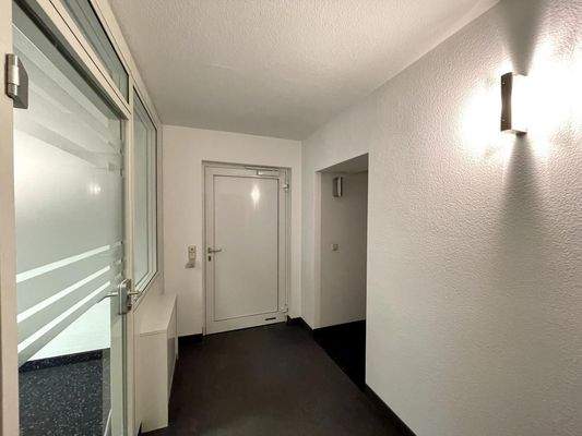 Eingangsbereich - gem. Nutzg. mit Nachbargewerbe