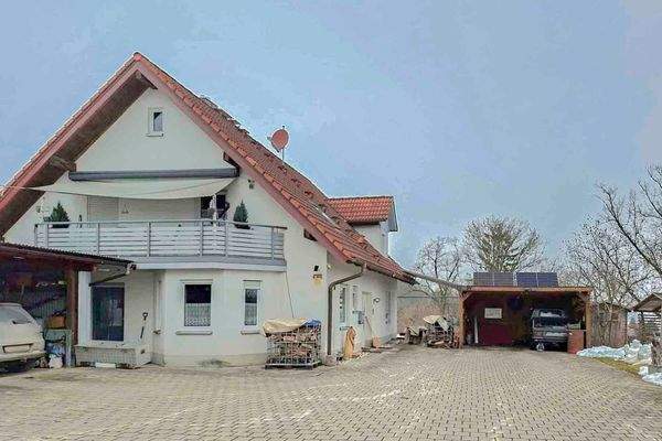 Innenhof zum Wohnhaus