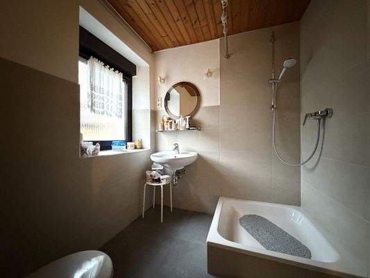 Badezimmer Haus links