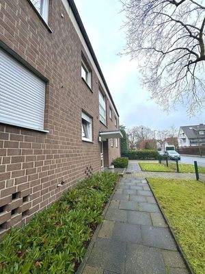 Weg zum Eingangsbereich