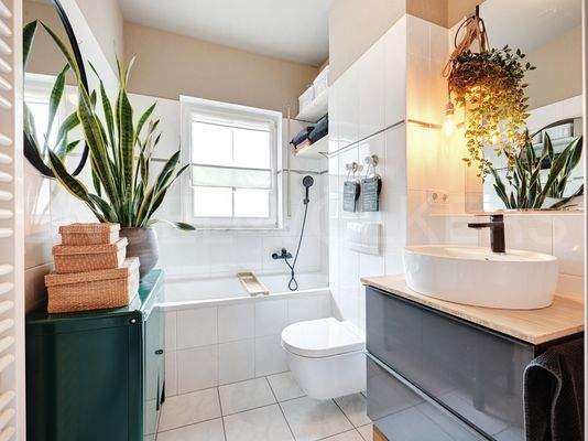 Schönes modernisiertes Bad