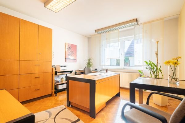 Büro EG