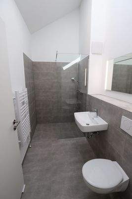 Dachgeschoss links-Bad