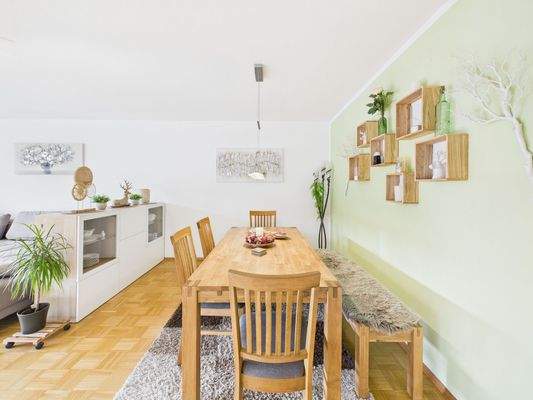 Wohnzimmer mit Essbereich