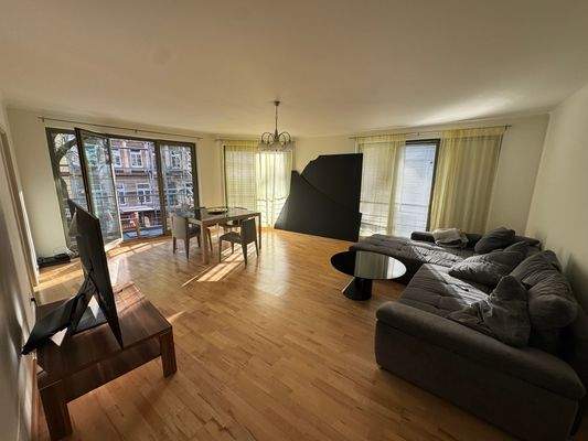 Wohnzimmer mit Essbereich