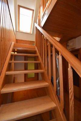 21 Treppe zum Dachgeschoss.JPG