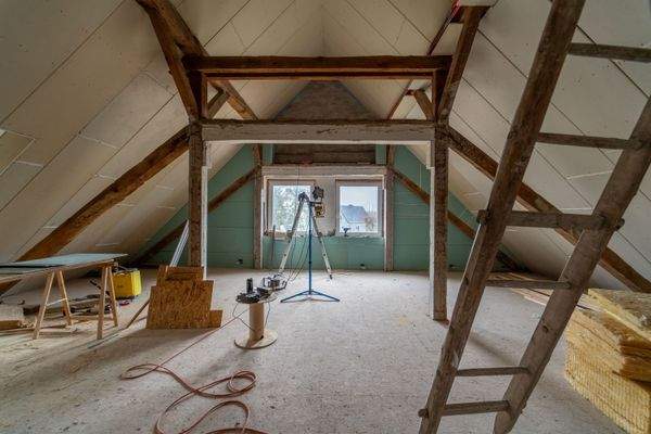 MFH- Unvollendeter Ausbau im Dachgeschoss 