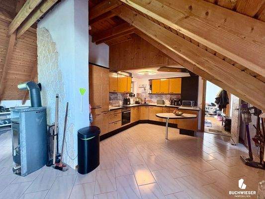 Moderne Küche / Sichtdachstuhl