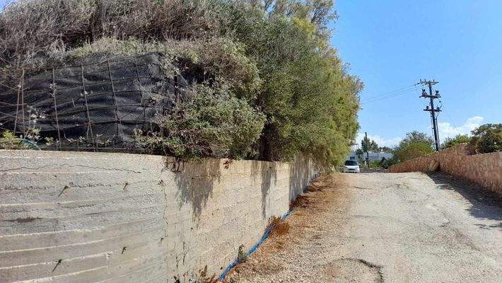 Kreta, Stavros: Eckgrundstück mit Meerblick zu verkaufen