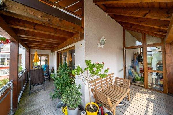 OG - Balkon und angegliederter Wintergarten