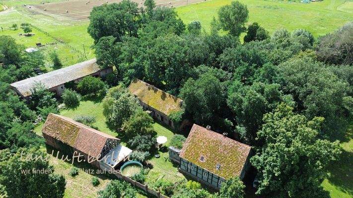 Anblick des Hofes aus der Luft, Blick Richtung Sü