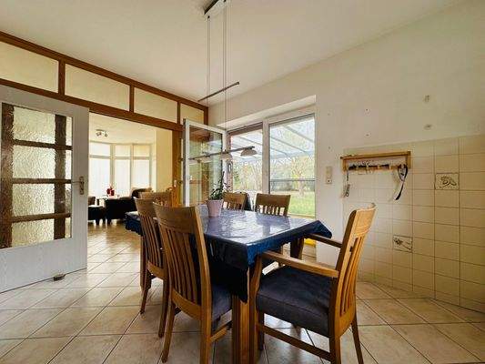 Küche mit Zugang zur Terrasse