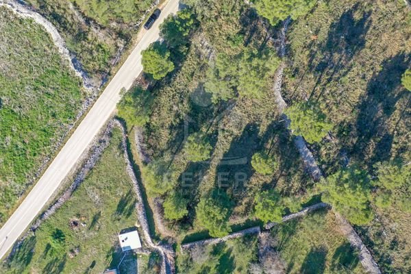 Baugrundstück in ruhiger Lage nahe Šibenik