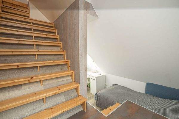 DH1, rechte Hälfte: Zugang zum Spitzboden