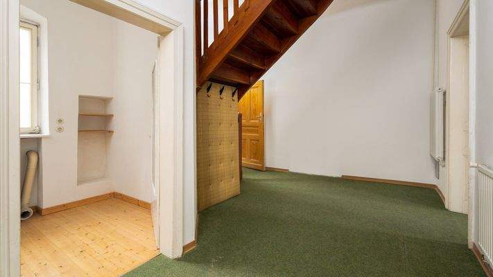 Vorraum, Aufgang ins Obergeschoss Einheit 1