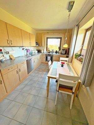 Küchenbereich mit Einbauküche