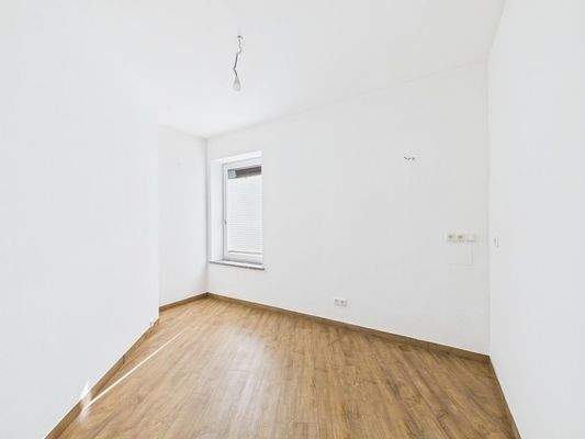 CAM04191G0-PR0042-STILL005