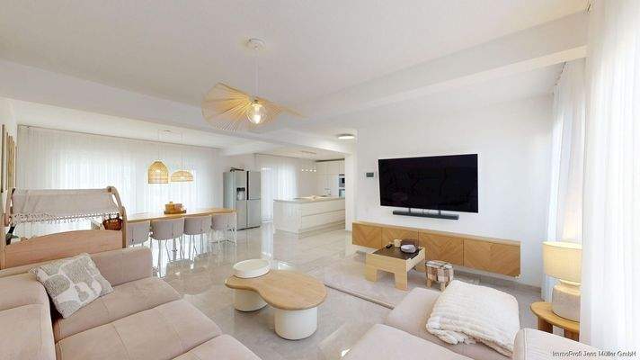 Offener Wohnbereich mit 50 qm und Blick zur Küche