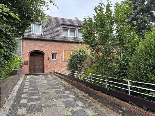 Zufahrt / PKW-Stellplatz