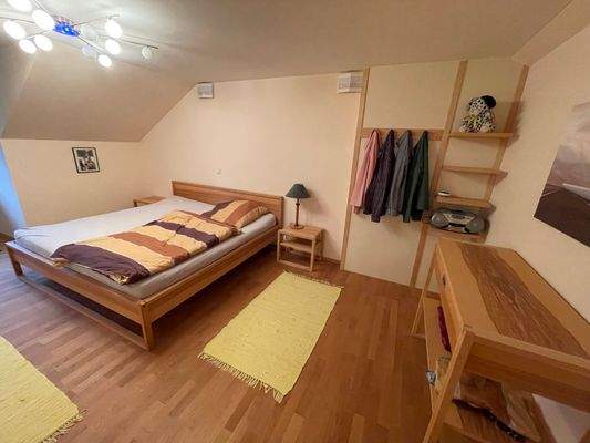 Schlafzimmer 2 Whg 1.JPG