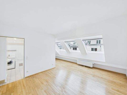 CAM01062G0-PR0225-STILL009