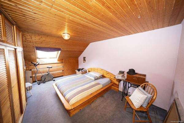 Zimmer 1 Dachgeschoss (RH)