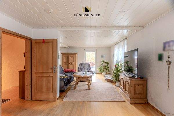 OG 2: Heller Wohn- und Essbereich