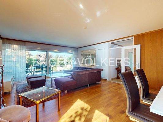 großzügiger Wohn- und Essbereich