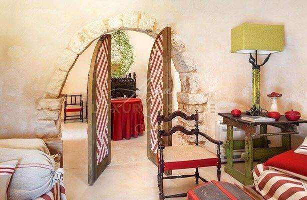 Trulli aus dem 17. Jahrhundert mit Pool