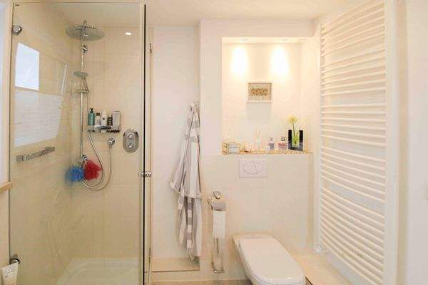 hochwertige Badeinrichtung