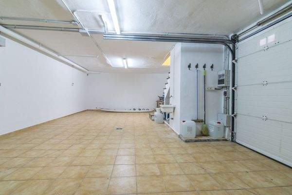 Garage für drei Autos