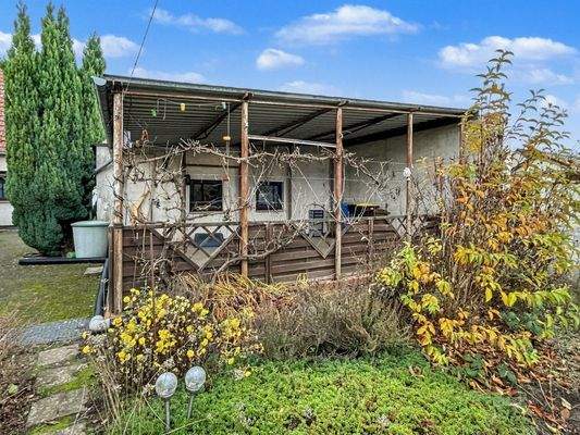 Sitzbereich hinter Pergola