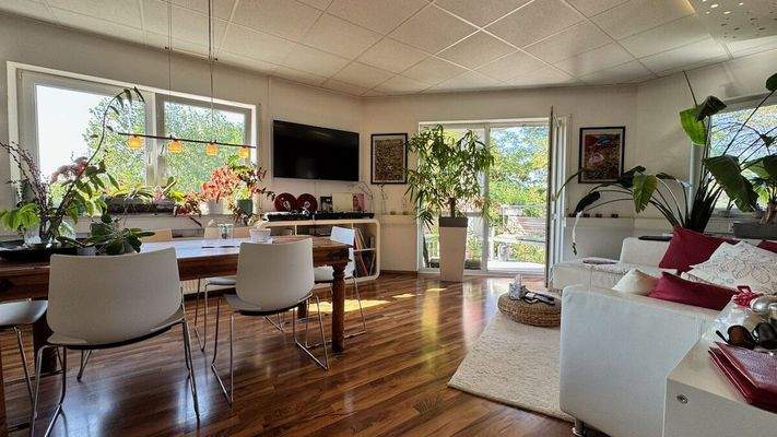 Wohnzimmer 2Zi.-WHG, 2.OG, rechts H15