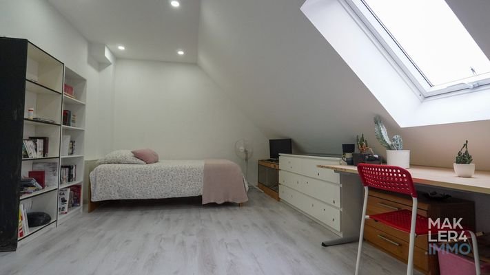 weiteres Schlafzimmer DG