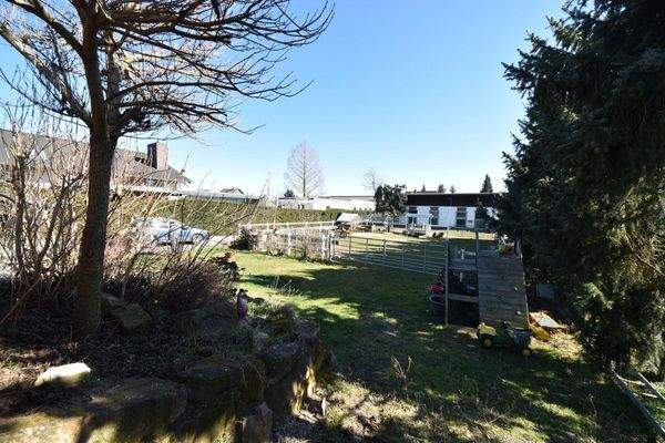 Blick auf Pferdestall