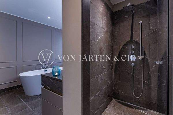 Master-Bad mit Dusche